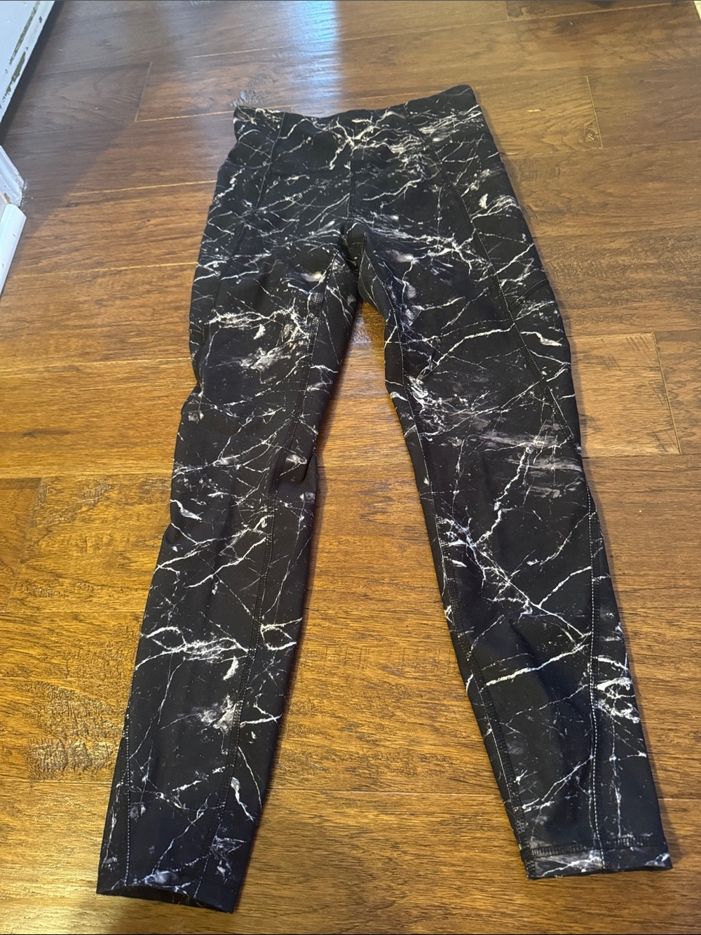 Jessica Simpson Black Marble-Print Leggings With Pockets Size S